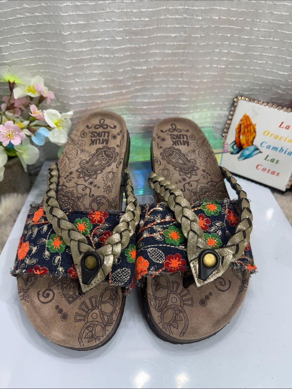 (S2) MUK LUKS Floral Braided Sandal-Olive Metallic,embroidered, Sz 10.5 women